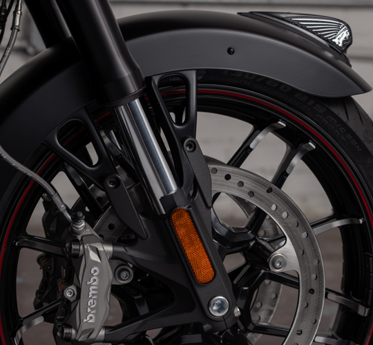 HÖCHSTE TRAKTION. ÜBERLEGENE BREMSKRAFT.